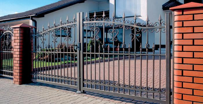 Распашные кованые ворота без обшивки - прозрачные